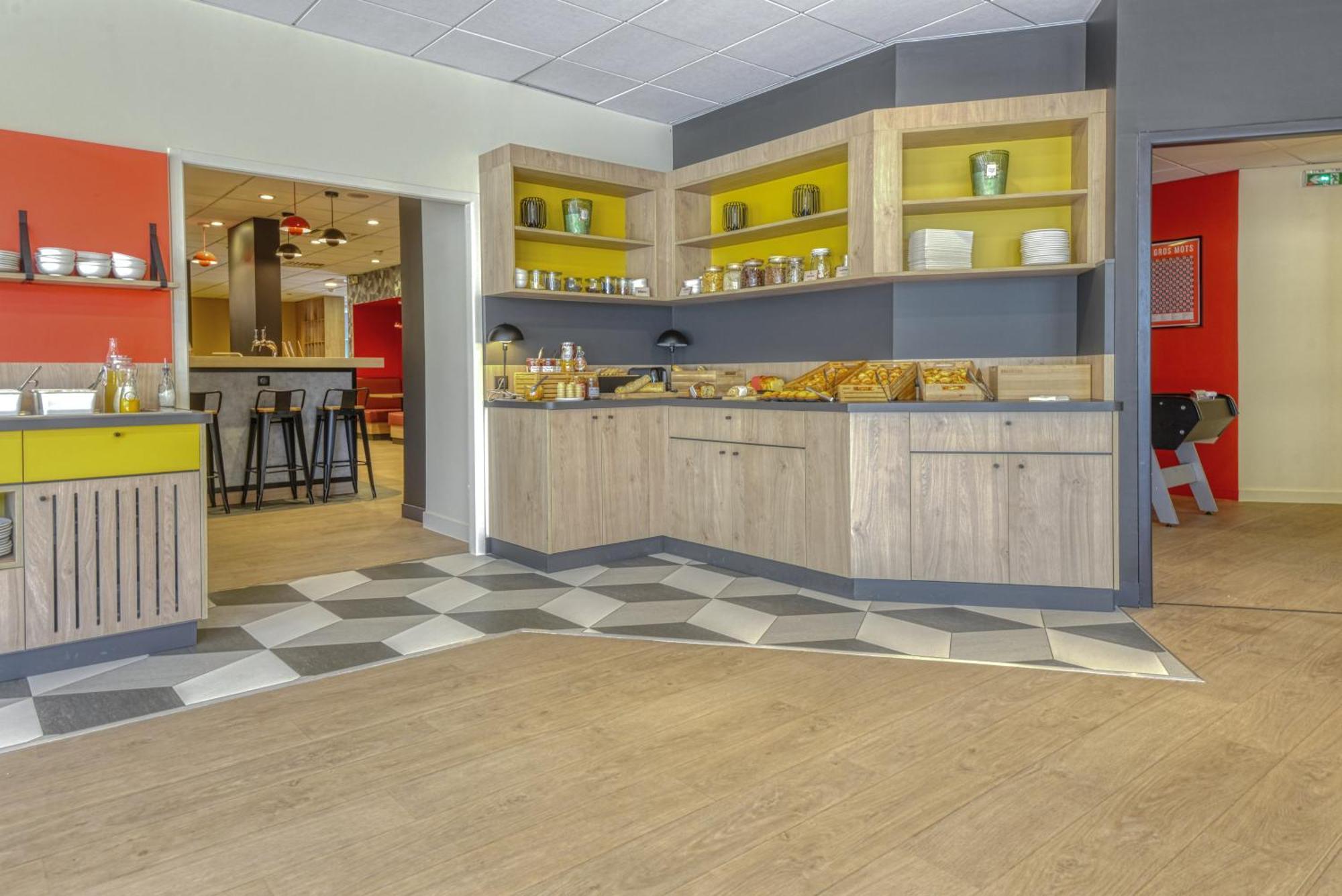 Ibis Cholet Hotel Exterior foto