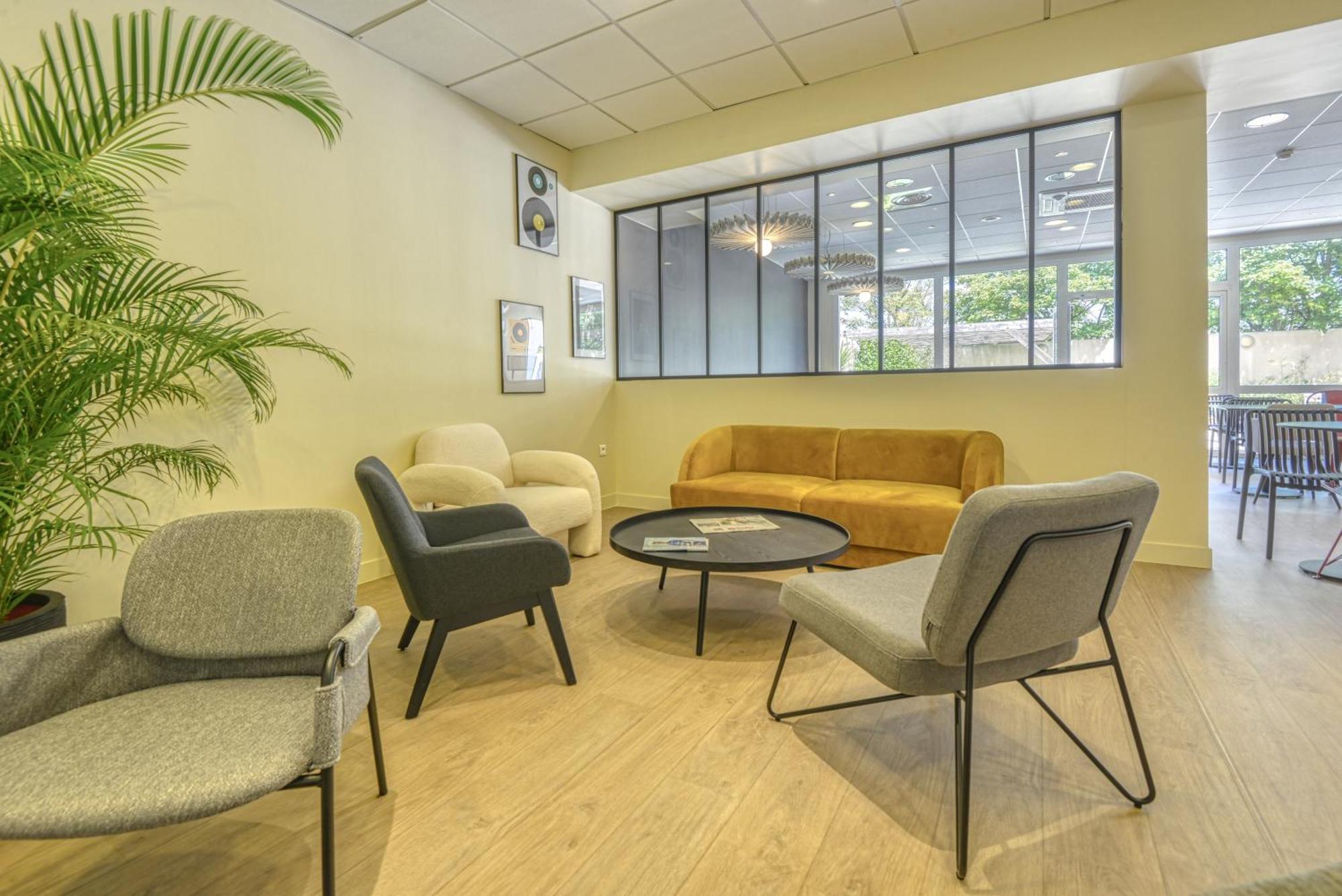Ibis Cholet Hotel Exterior foto