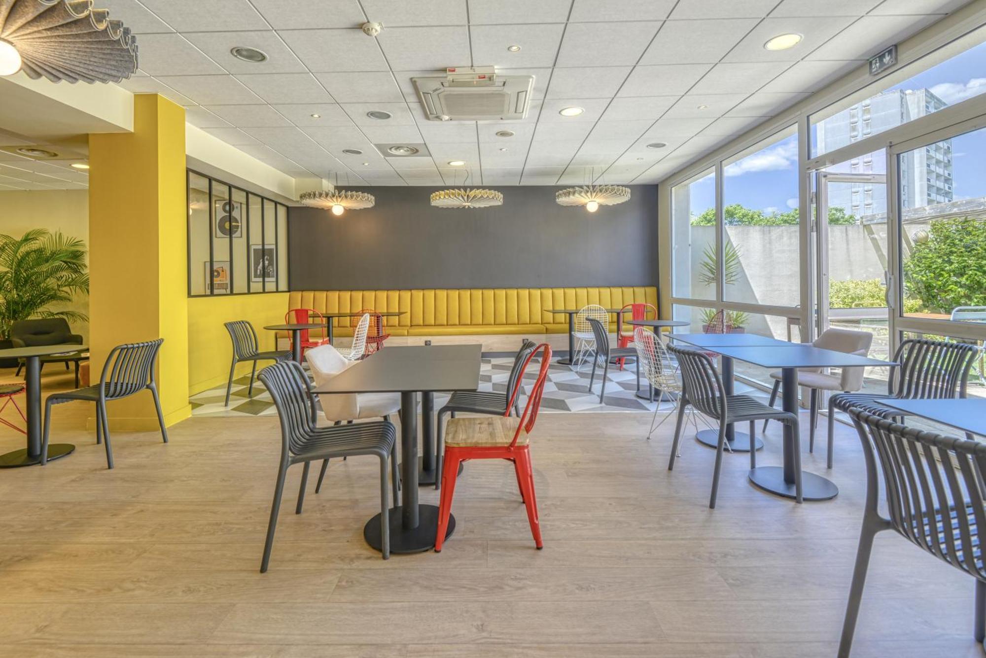 Ibis Cholet Hotel Exterior foto