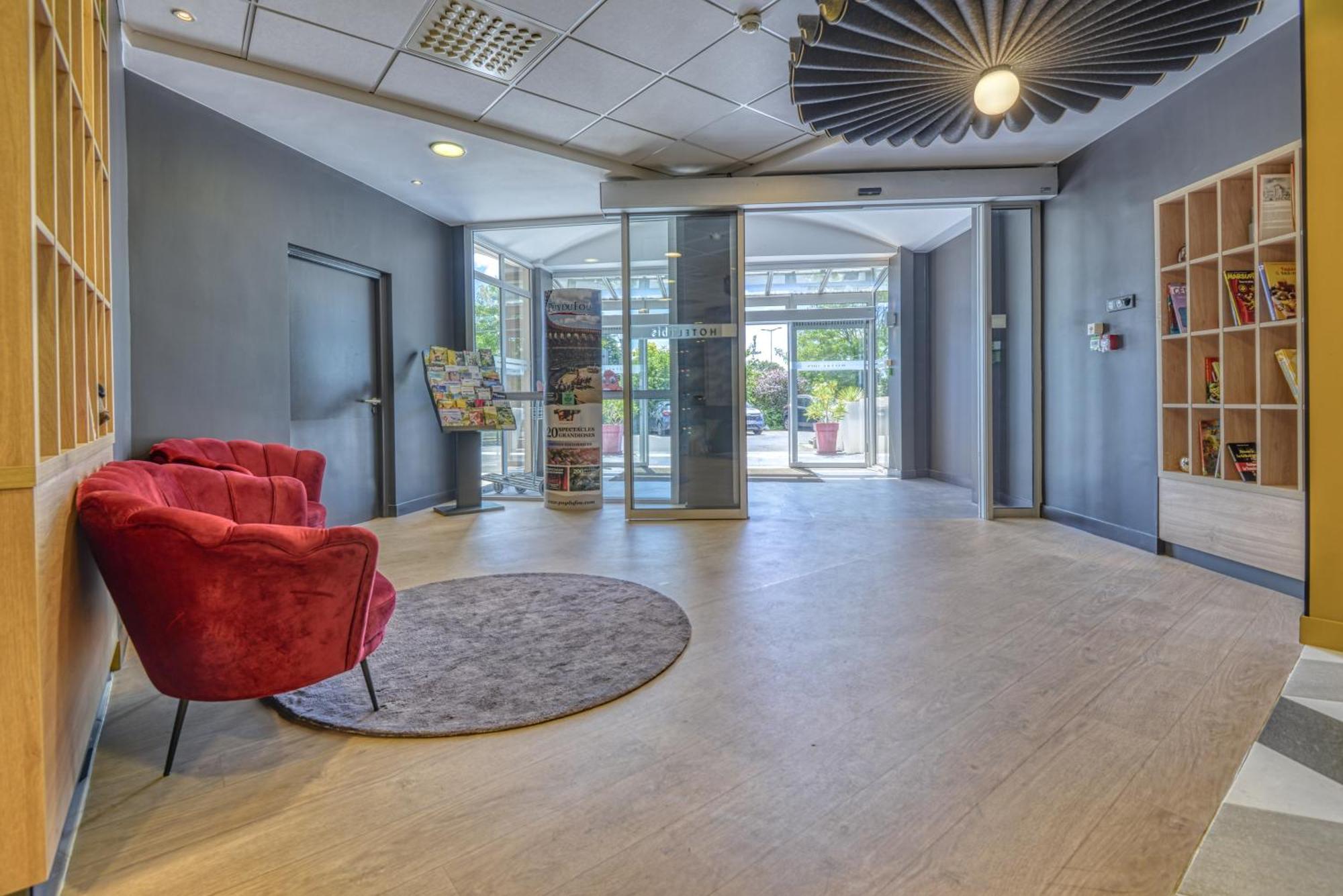 Ibis Cholet Hotel Exterior foto