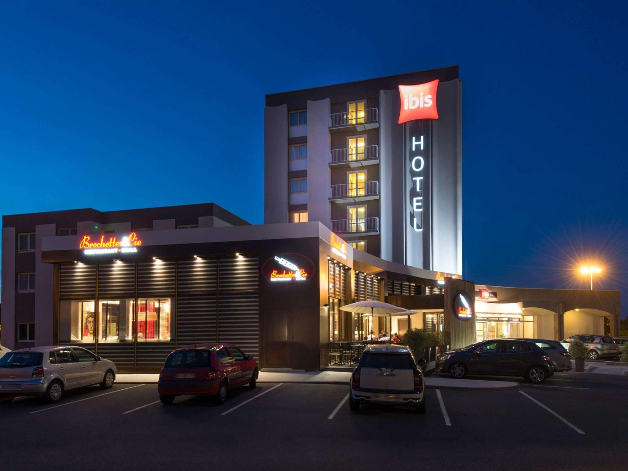 Ibis Cholet Hotel Exterior foto