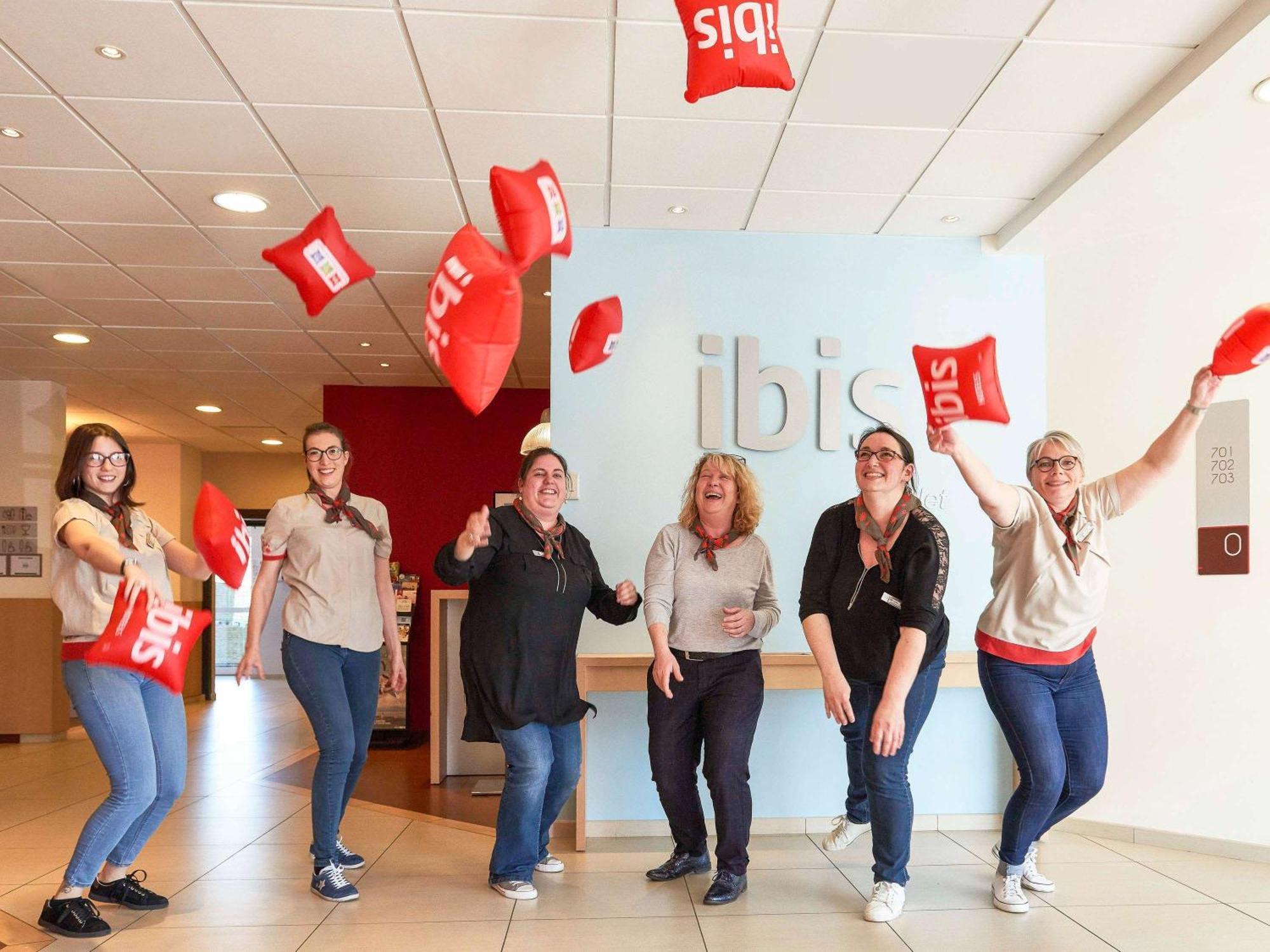 Ibis Cholet Hotel Exterior foto